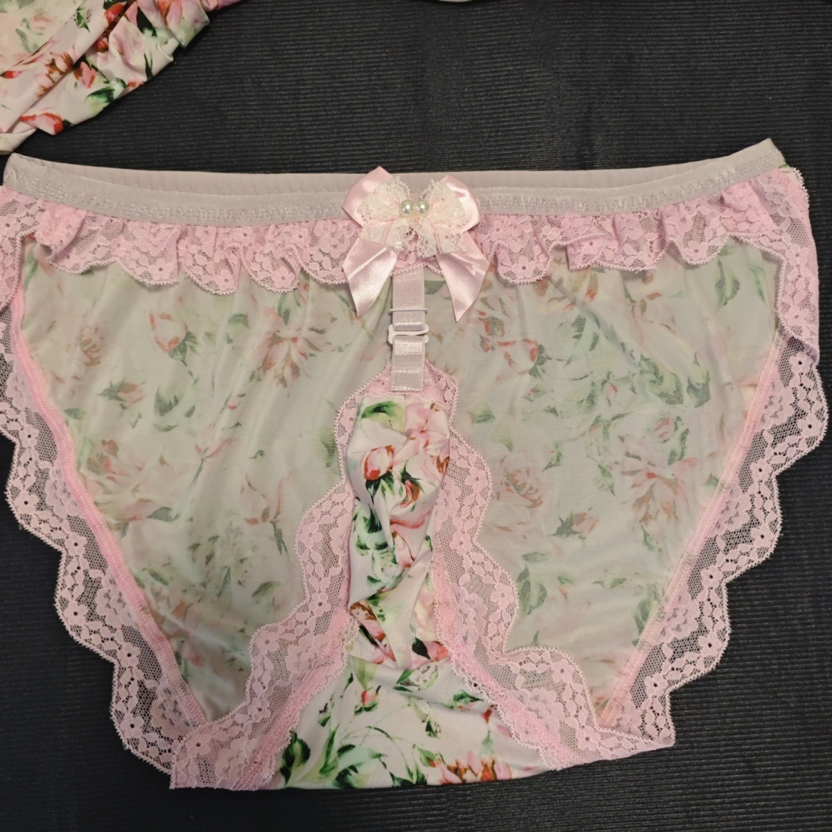 手作りの花柄、セクシーで可愛らしいメンズブリーフ。LGBQT - Elastic Lace Trim のレビューと価格