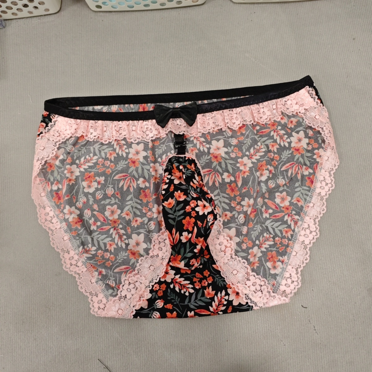 手作りの花柄、セクシーで可愛らしいメンズブリーフ。LGBQT - Elastic Lace Trim のレビューと価格